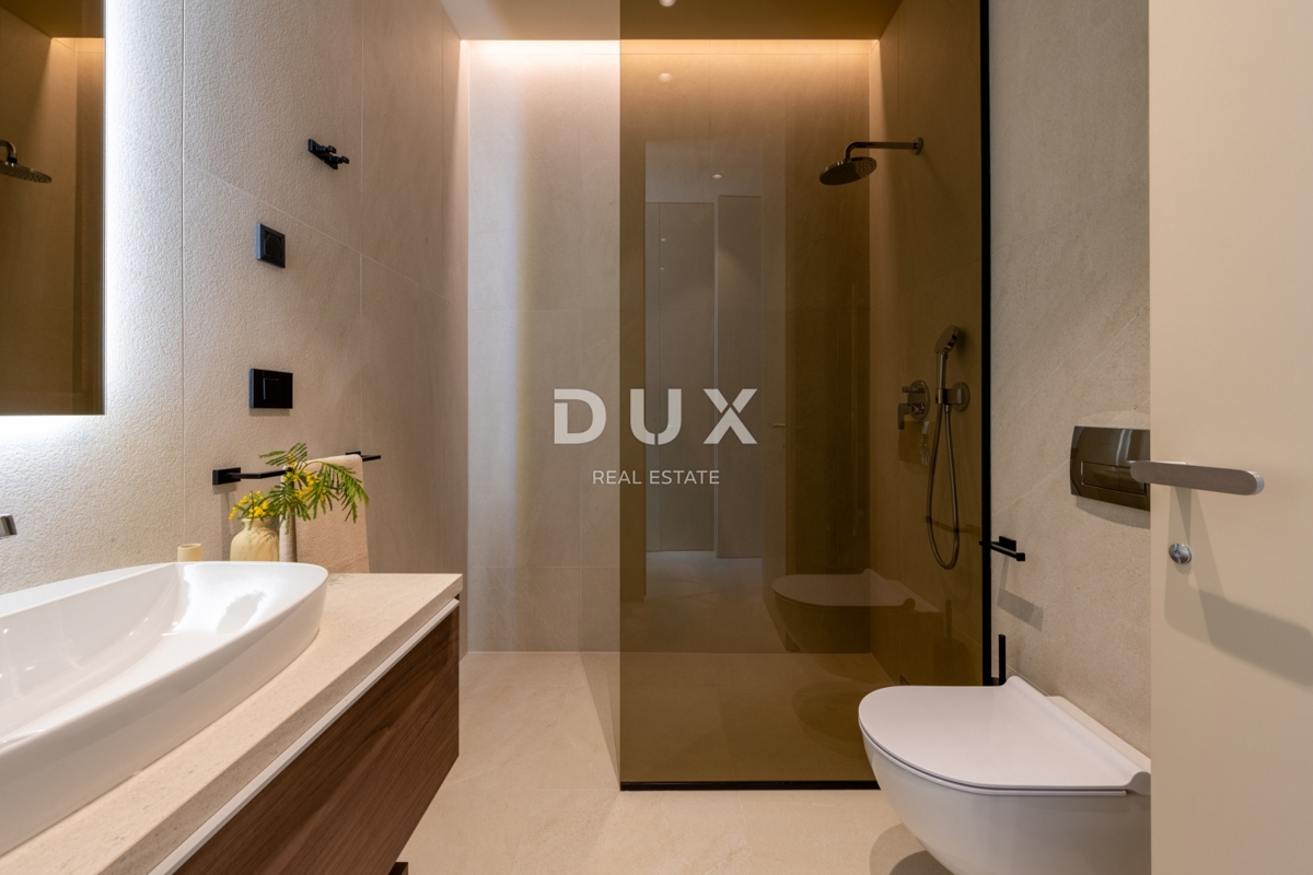 ISTRIA, PARENZO - Casa di lusso con piscina ai margini del villaggio