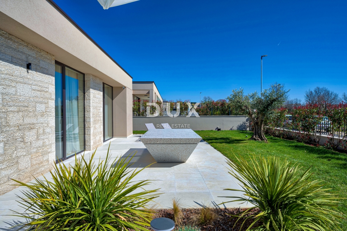 ISTRIA, PARENZO - Casa di lusso con piscina ai margini del villaggio