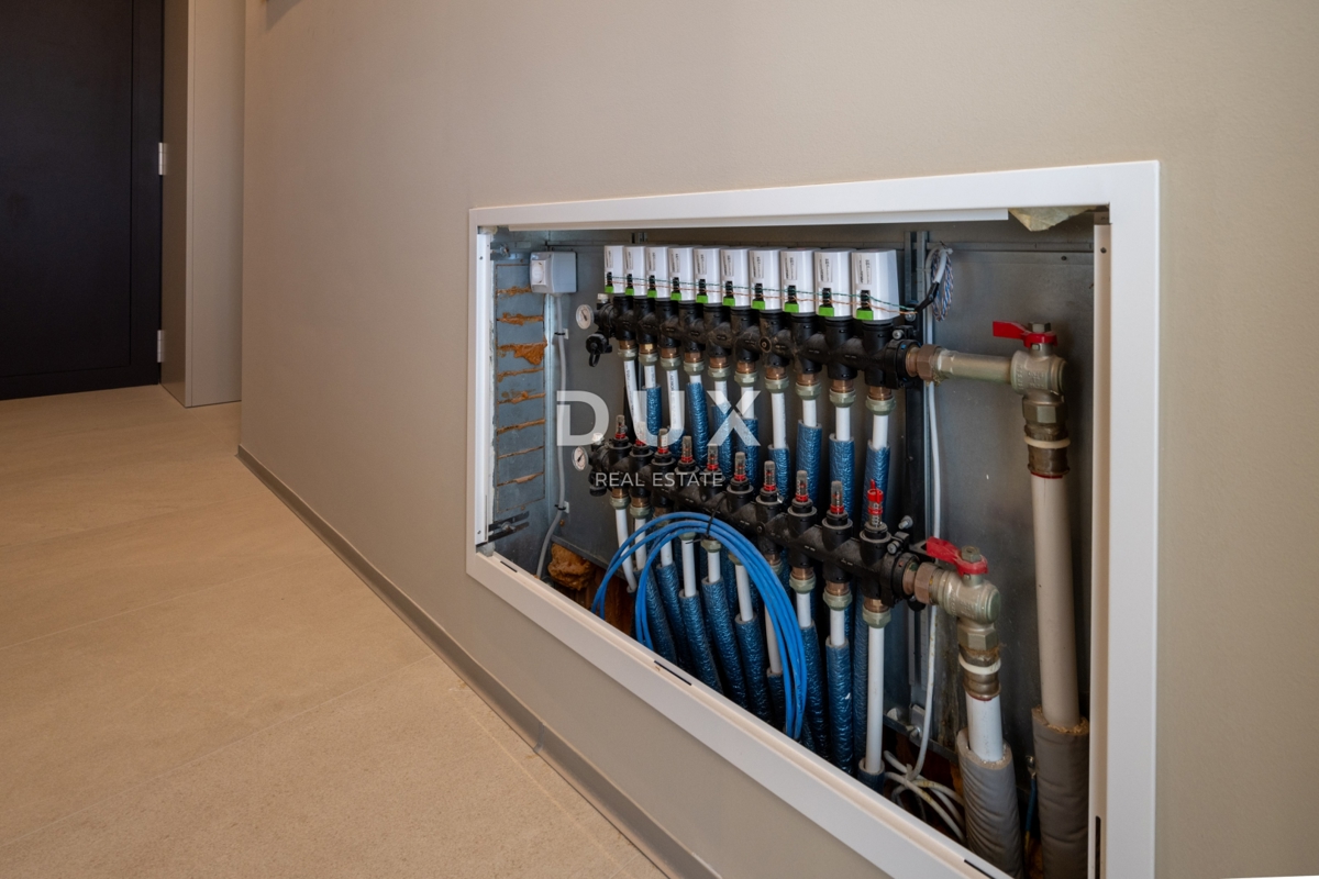 ISTRIA, PARENZO - Casa di lusso con piscina ai margini del villaggio