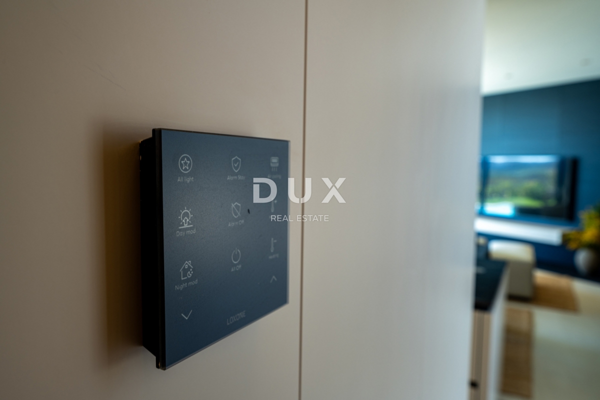 ISTRIA, PARENZO - Casa di lusso con piscina ai margini del villaggio