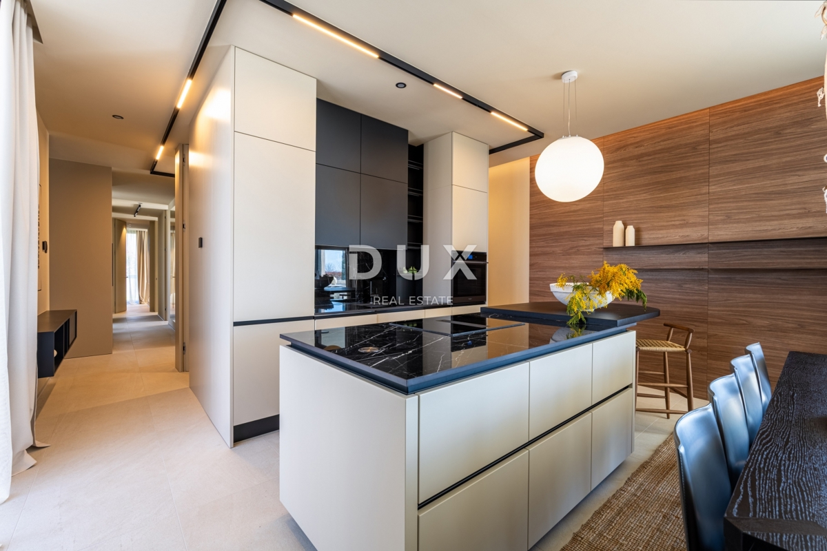 ISTRIA, PARENZO - Casa di lusso con piscina ai margini del villaggio