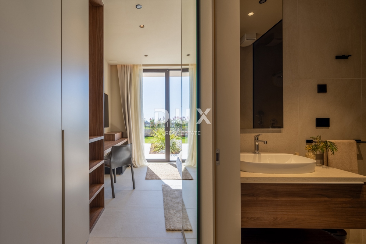 ISTRIA, PARENZO - Casa di lusso con piscina ai margini del villaggio