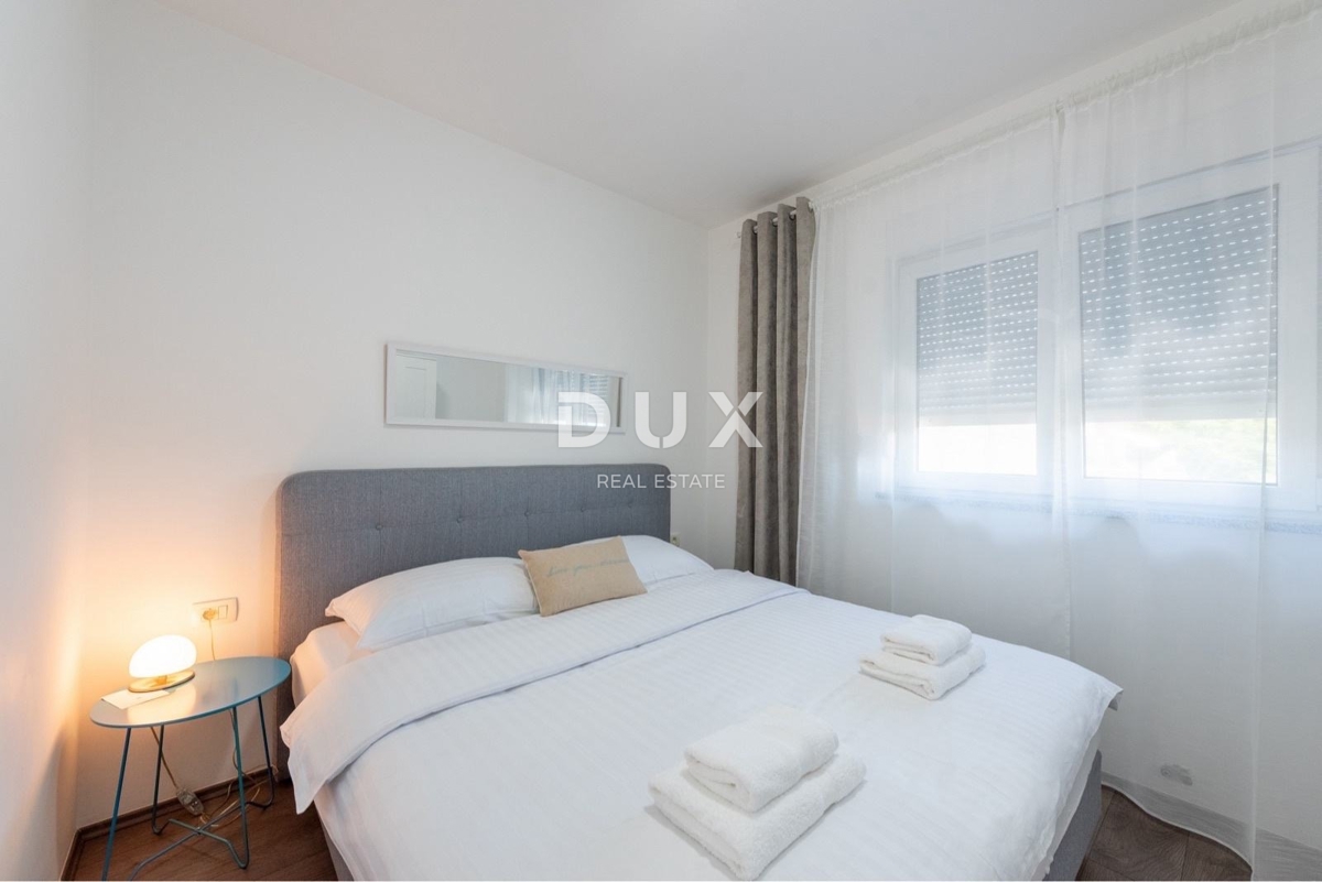 MATULJI - 3 camere da letto + soggiorno, VISTA, GIARDINO, 2 posti auto, 3 bagni!