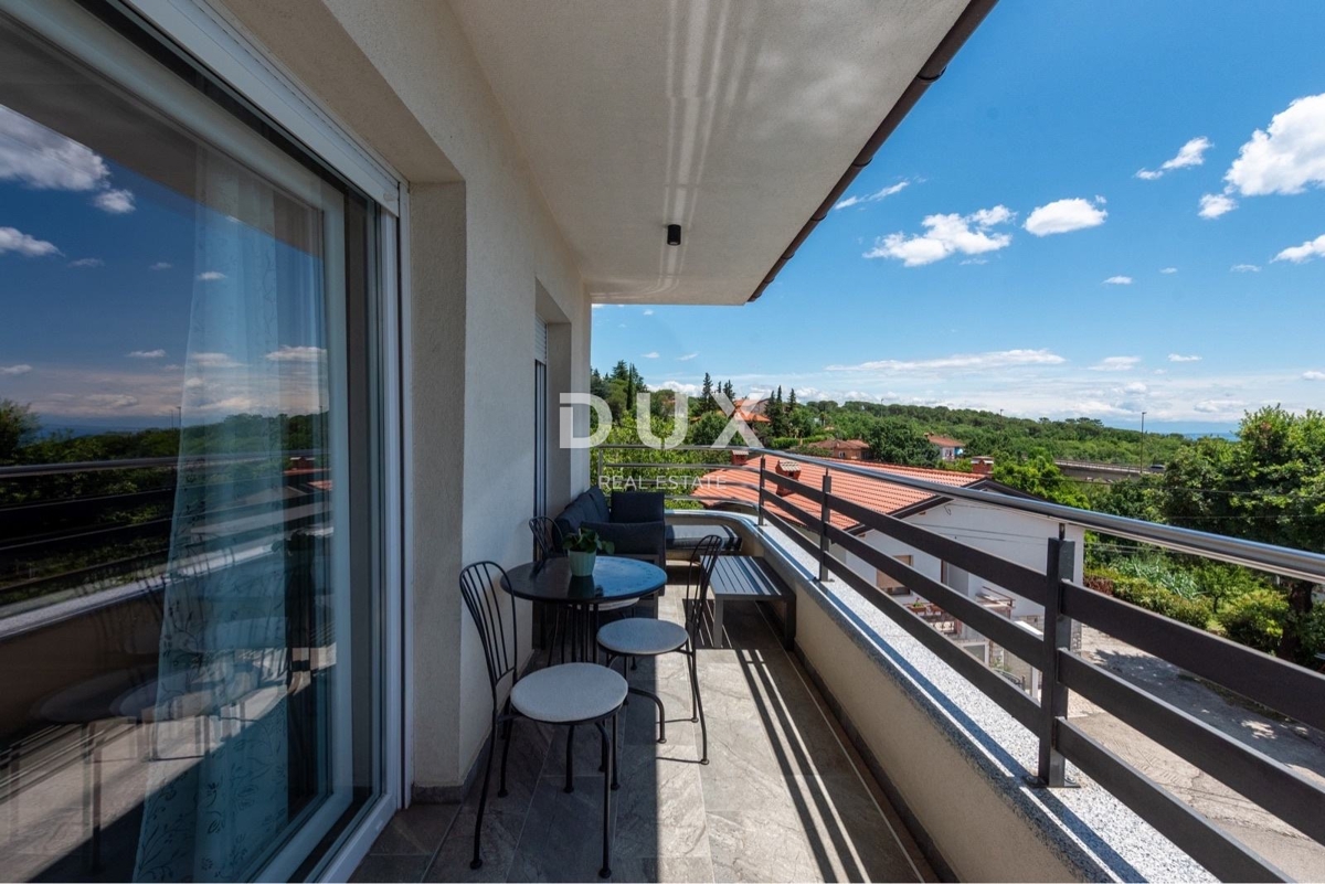 MATULJI - 3 camere da letto + soggiorno, VISTA, GIARDINO, 2 posti auto, 3 bagni!