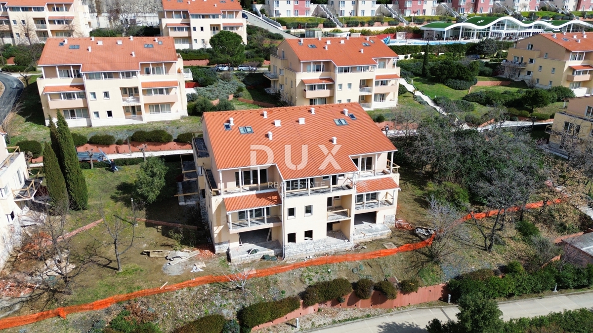 NOVI VINODOLSKI – Appartamento di 57 m² in un resort esclusivo, prima fila al mare con spiaggia privata