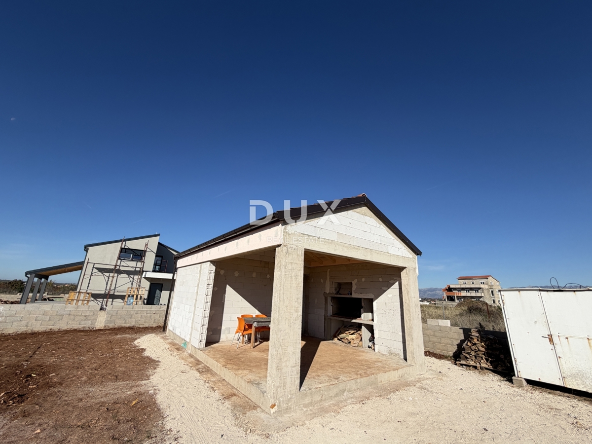 ZEMUNIK GORNJI - Terreno edificabile con permesso di costruire!