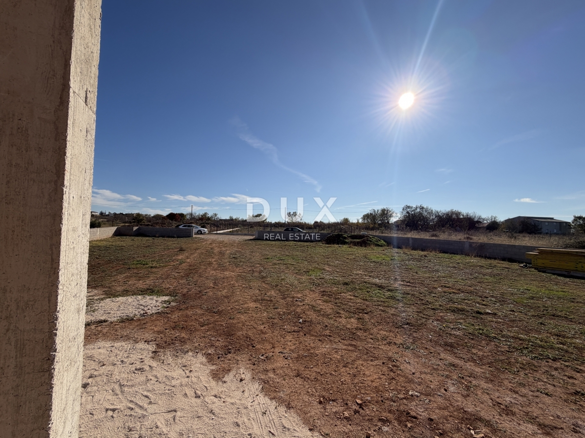 ZEMUNIK GORNJI - Terreno edificabile con permesso di costruire!