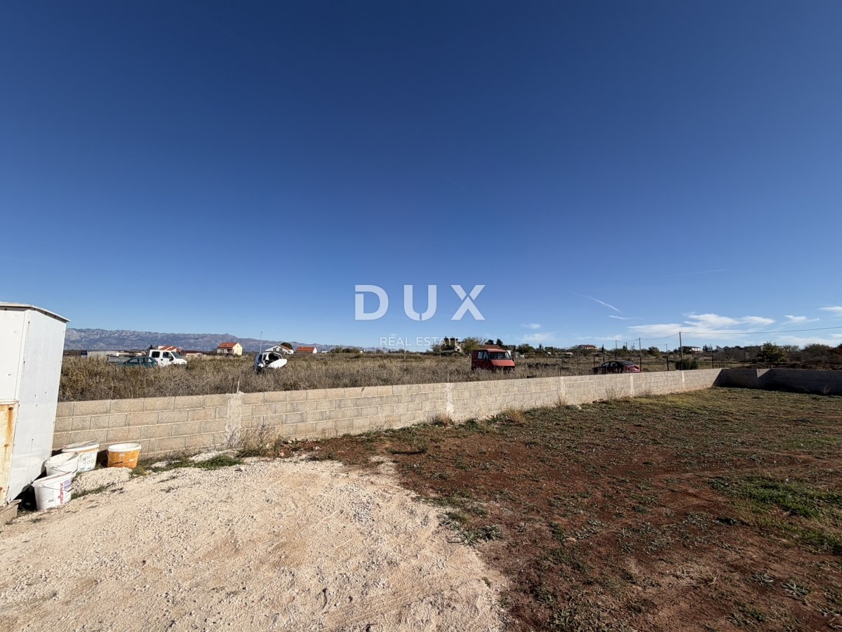 ZEMUNIK GORNJI - Terreno edificabile con permesso di costruire!