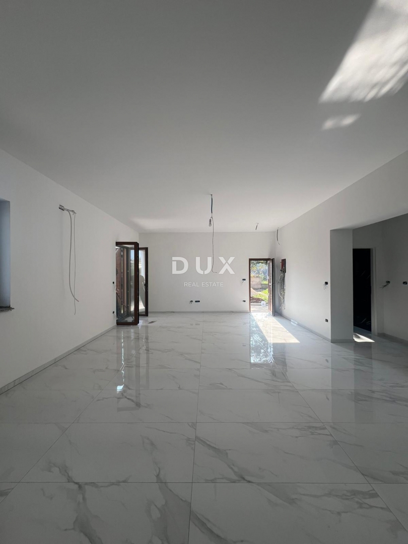 ISTRIA, PARENZO - Spazioso appartamento ristrutturato con giardino!