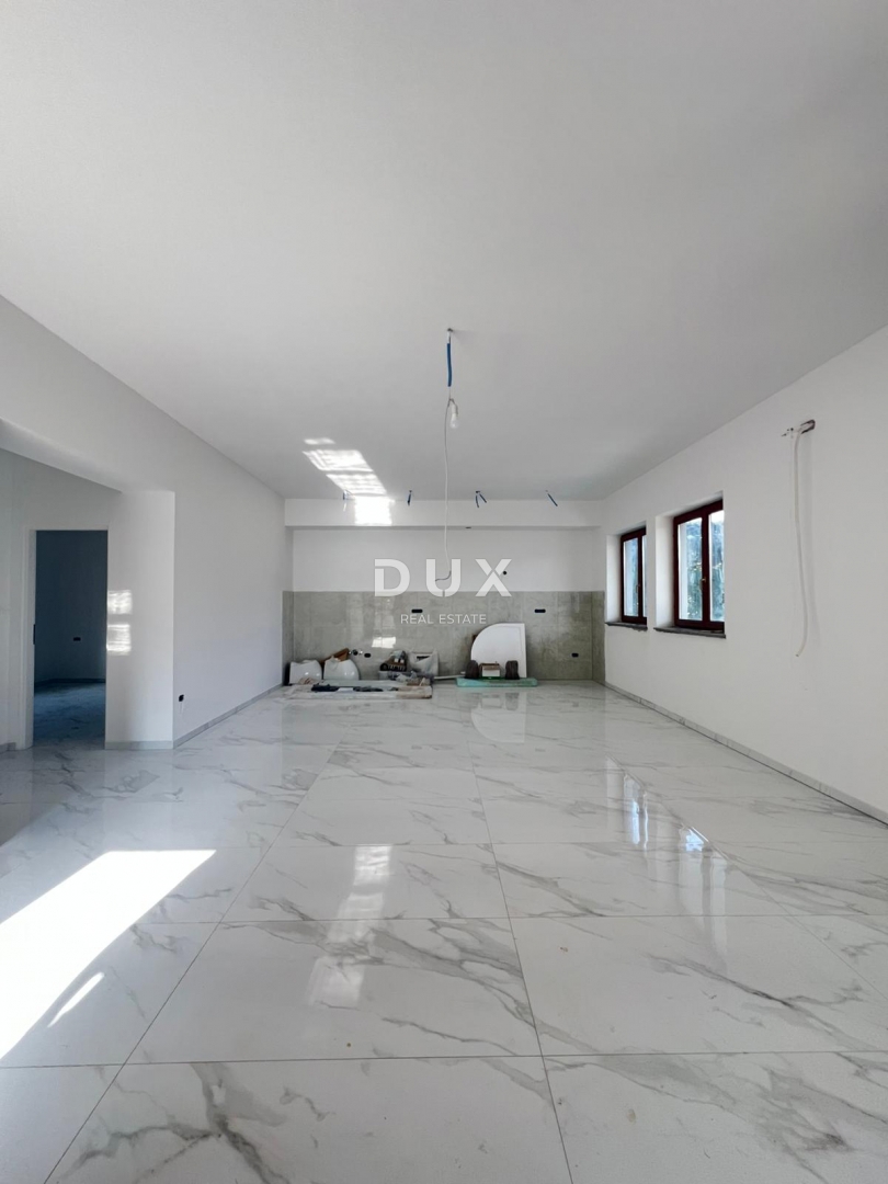 ISTRIA, PARENZO - Spazioso appartamento ristrutturato con giardino!