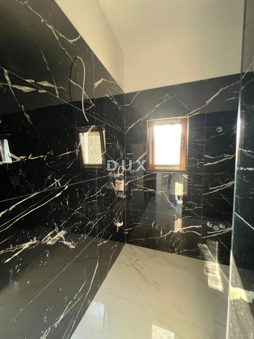 ISTRIA, PARENZO - Spazioso appartamento ristrutturato con giardino!