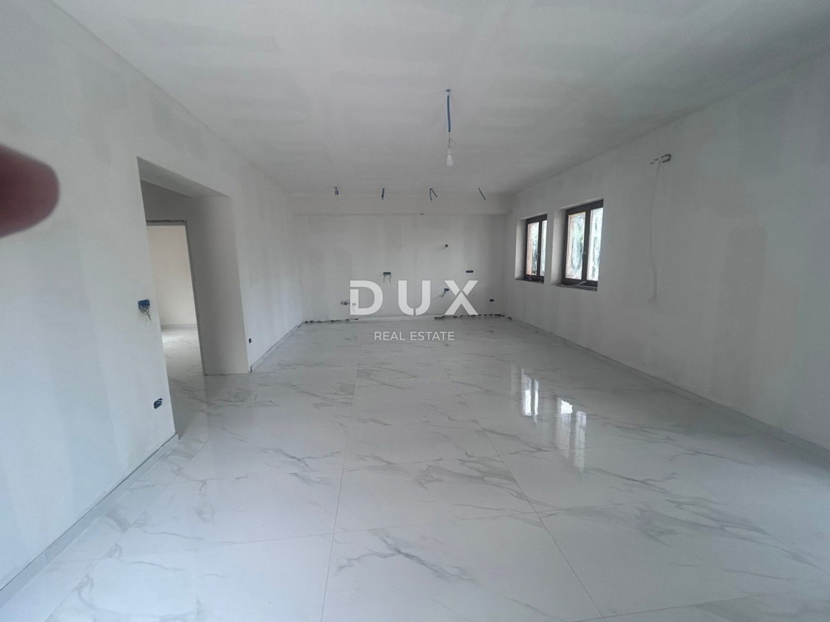 ISTRIA, PARENZO - Spazioso appartamento ristrutturato con giardino!