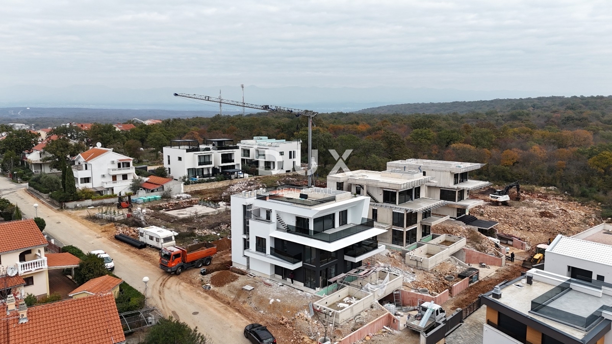 ISOLA DI KRK, NJIVICE - Esclusivo nuovo edificio, attico con piscina sul tetto!