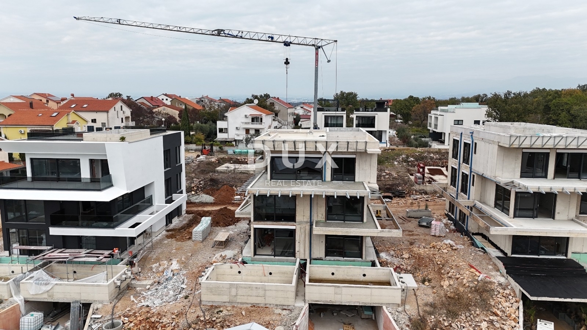 ISOLA DI KRK, NJIVICE - Esclusivo nuovo edificio, attico con piscina sul tetto!