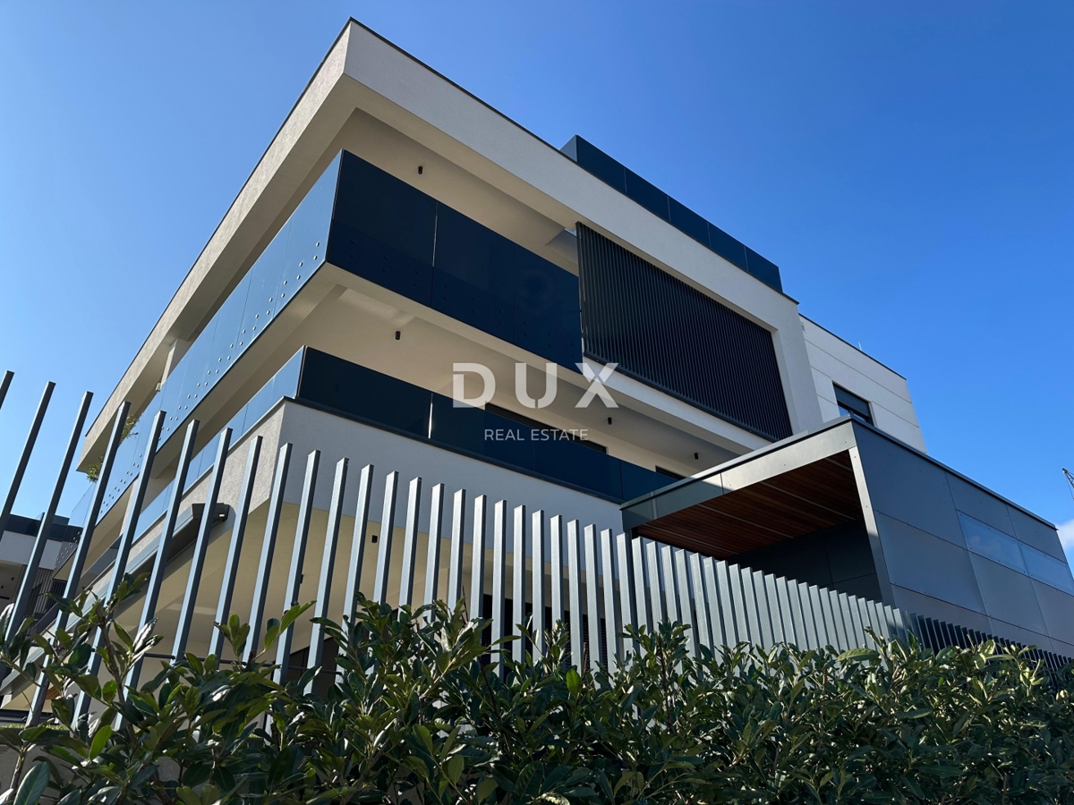 CITTÀ DI KRK, CENTRO - Attico a due piani con piscina e vista panoramica