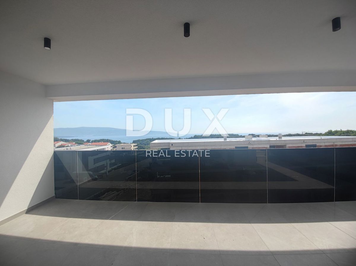 CITTÀ DI KRK, CENTRO - Attico a due piani con piscina e vista panoramica