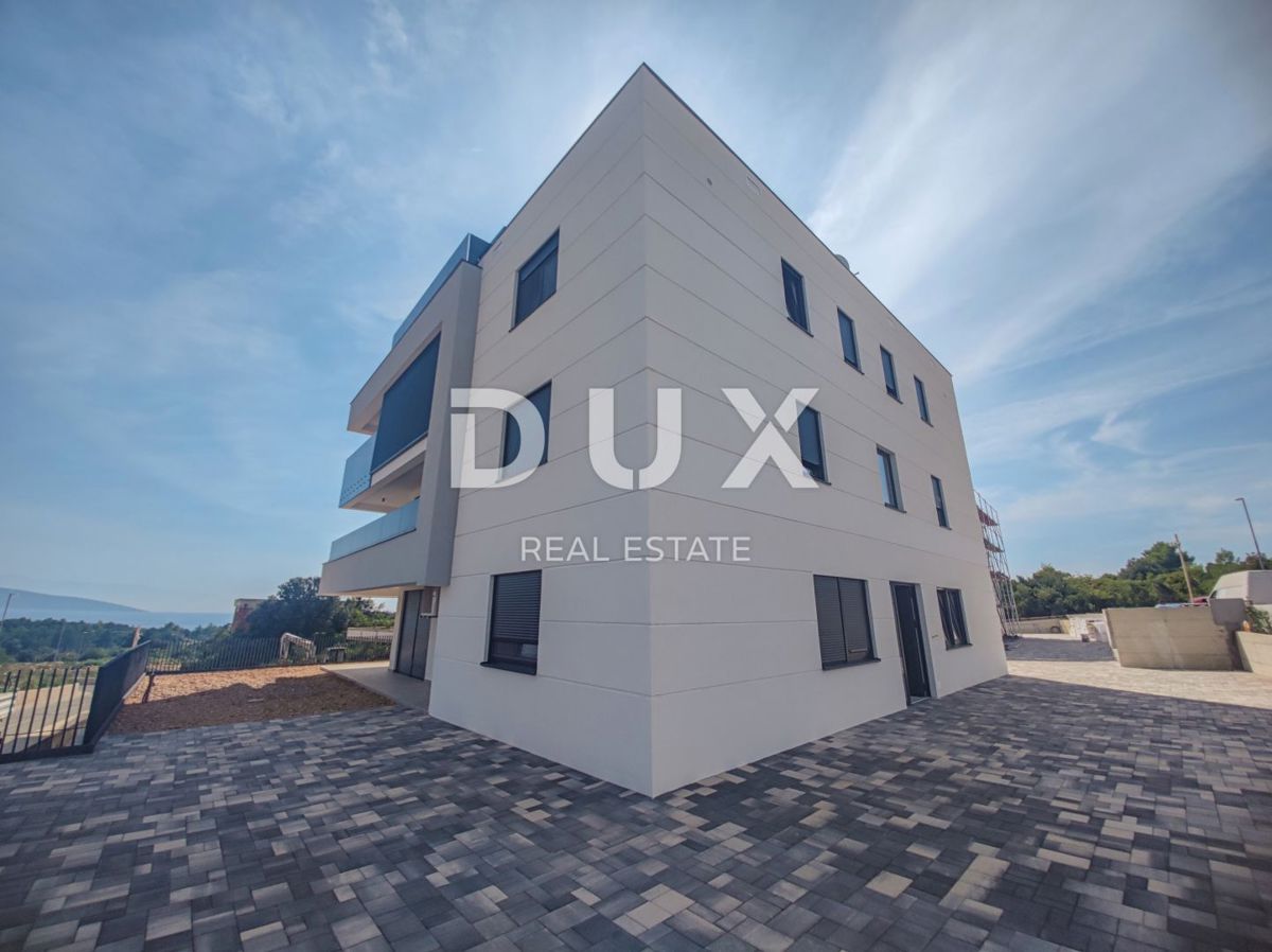 CITTÀ DI KRK, CENTRO - Attico a due piani con piscina e vista panoramica