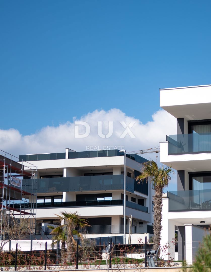 CITTÀ DI KRK, CENTRO - Attico a due piani con piscina e vista panoramica