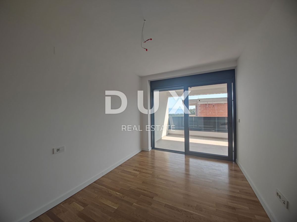 CITTÀ DI KRK, CENTRO - Attico a due piani con piscina e vista panoramica