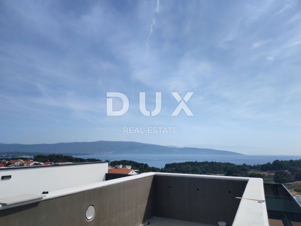 CITTÀ DI KRK, CENTRO - Attico a due piani con piscina e vista panoramica