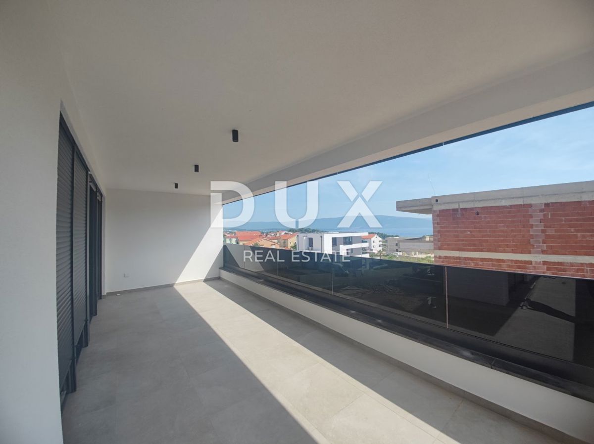 CITTÀ DI KRK, CENTRO - Attico a due piani con piscina e vista panoramica