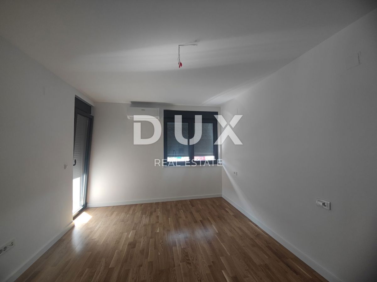 CITTÀ DI KRK, CENTRO - Attico a due piani con piscina e vista panoramica