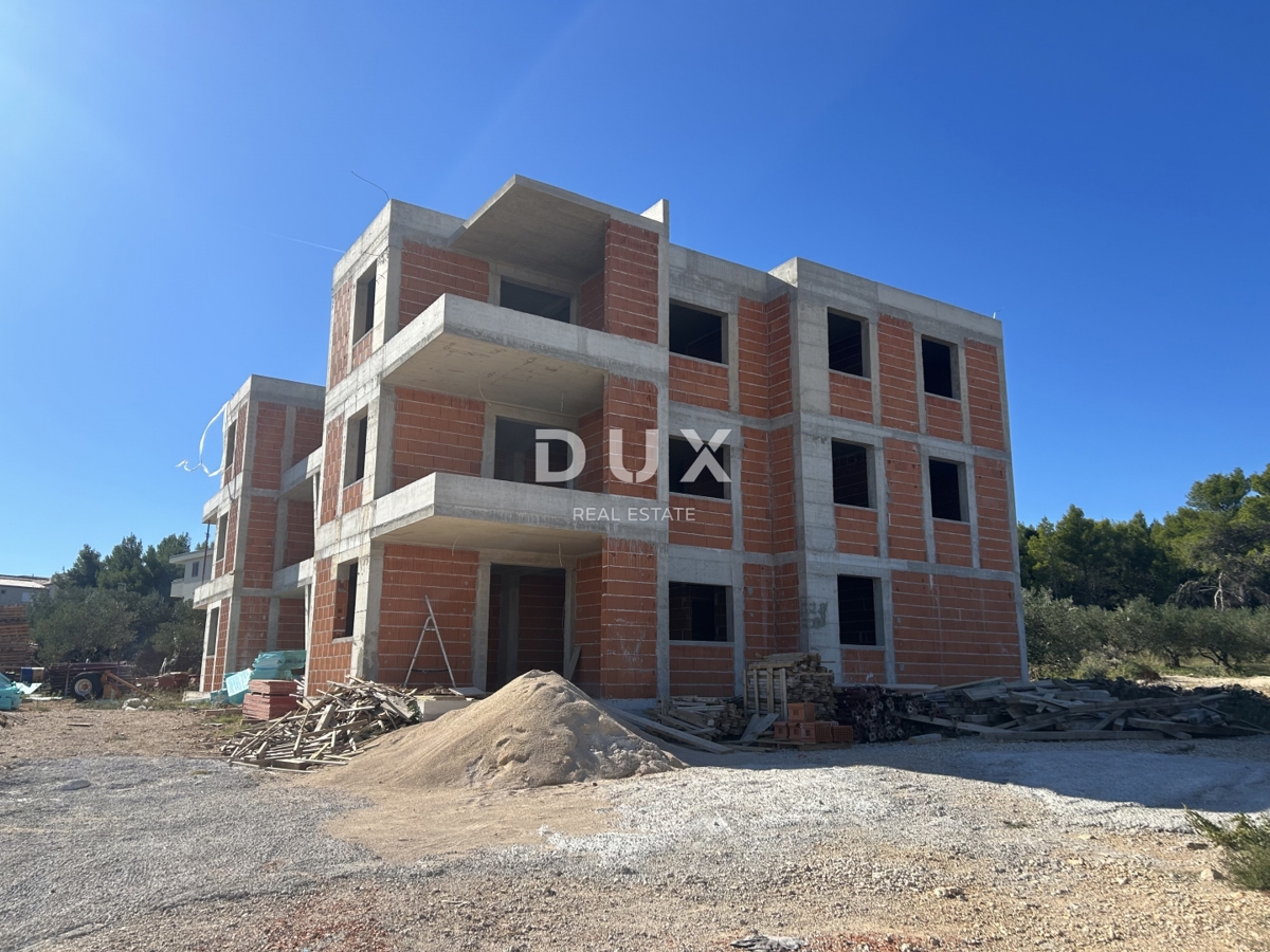 ŠIBENIK, VODICE - Appartamento al piano terra di un nuovo edificio, con giardino, in ottima posizione! OCCASIONE!