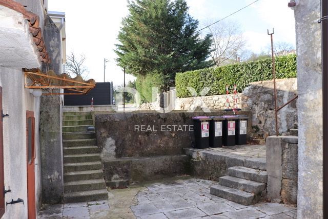 OPATIJA, POBRI - Villa del 1886 con oggetti d'antiquariato in pietra