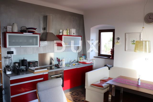 OPATIJA, POBRI - Villa del 1886 con oggetti d'antiquariato in pietra