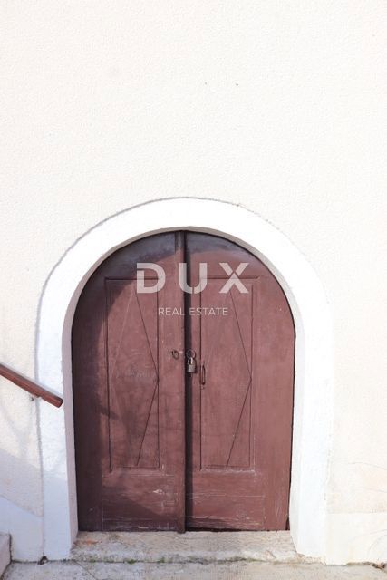 OPATIJA, POBRI - Villa del 1886 con oggetti d'antiquariato in pietra