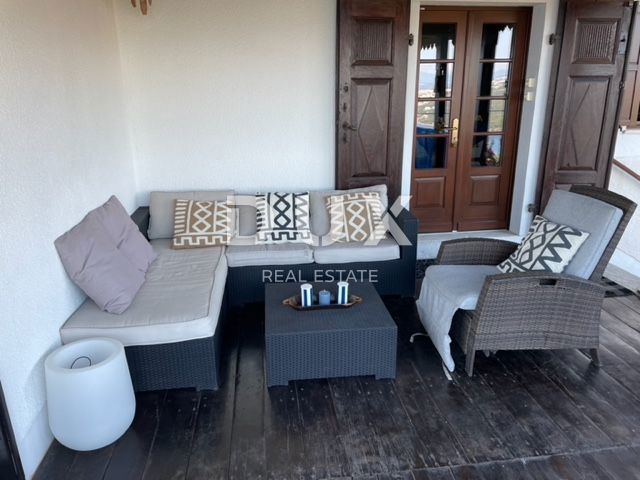 OPATIJA, POBRI - Villa del 1886 con oggetti d'antiquariato in pietra