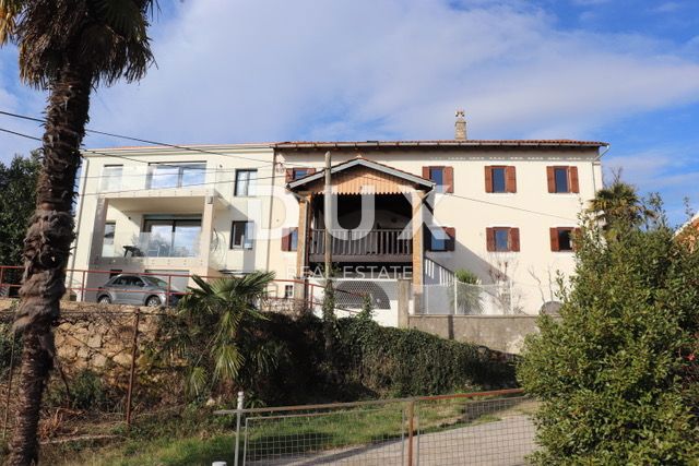 OPATIJA, POBRI - Villa del 1886 con oggetti d'antiquariato in pietra