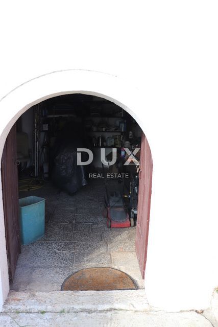 OPATIJA, POBRI - Villa del 1886 con oggetti d'antiquariato in pietra