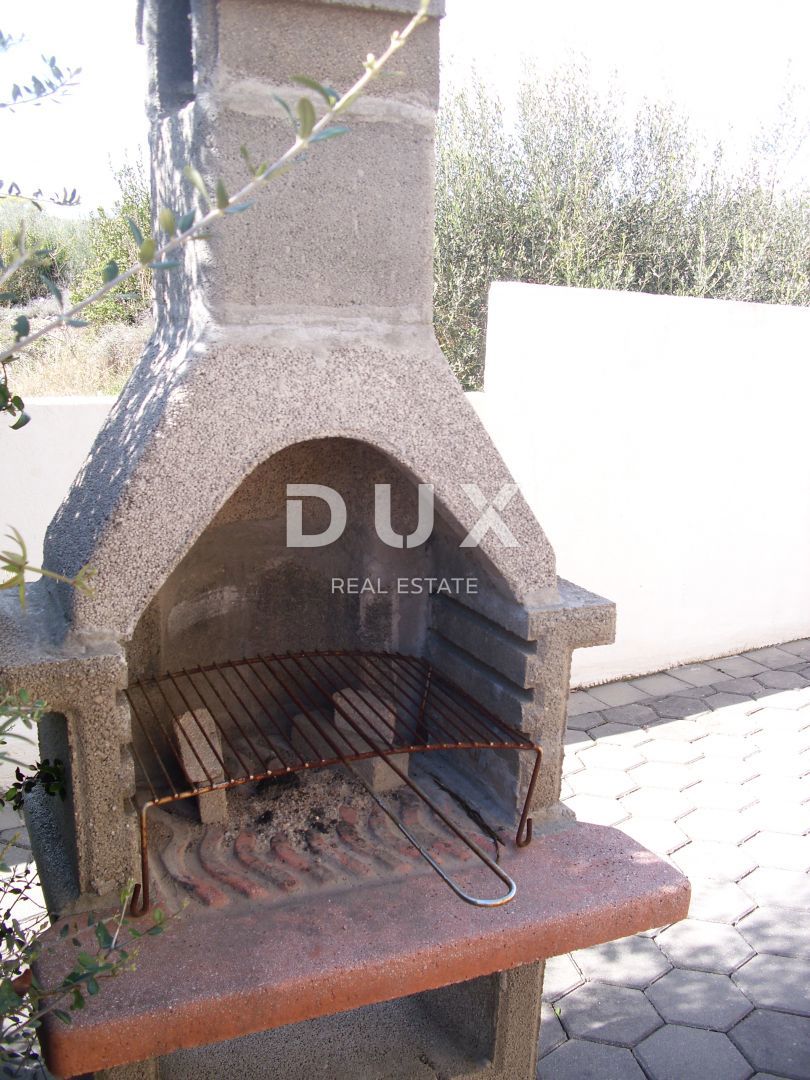 ISOLA DI KRK, CITTÀ DI KRK - Appartamento 2 camere da letto + soggiorno con giardino 53 m2