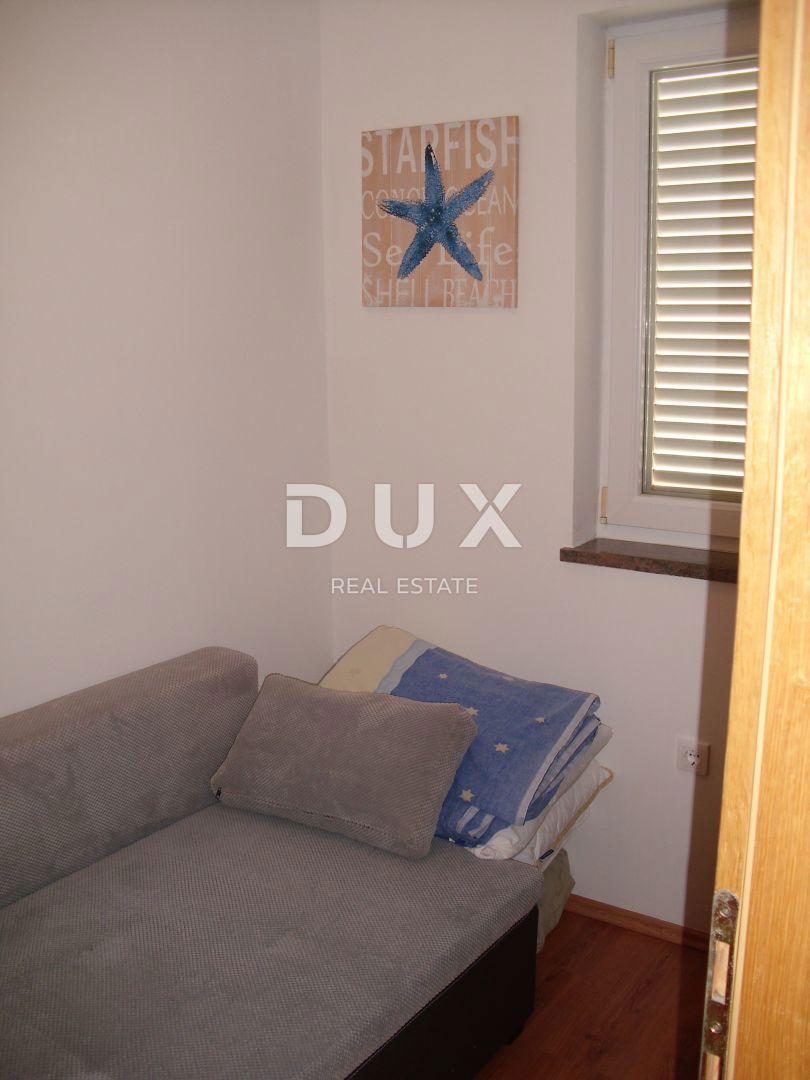 ISOLA DI KRK, CITTÀ DI KRK - Appartamento 2 camere da letto + soggiorno con giardino 53 m2