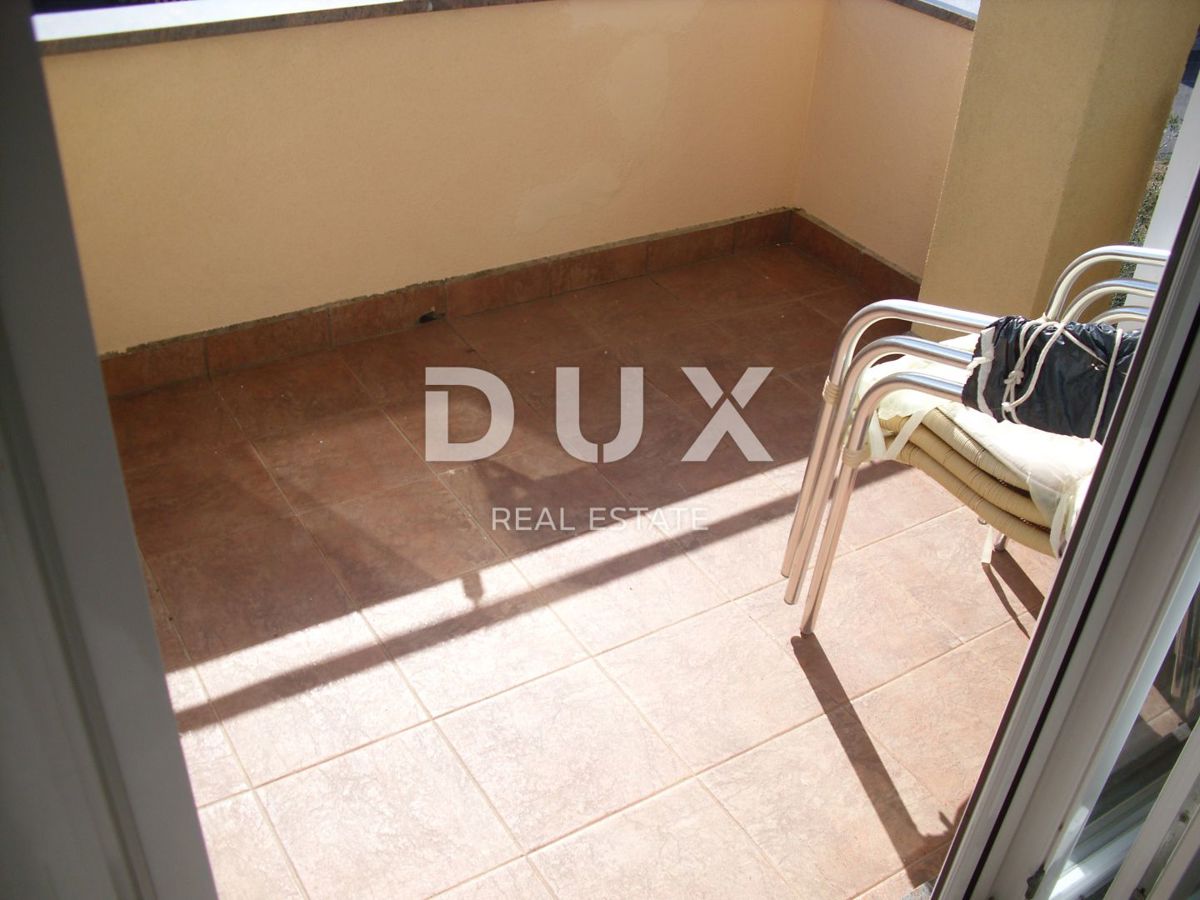 ISOLA DI KRK, CITTÀ DI KRK - Appartamento 2 camere da letto + soggiorno con giardino 53 m2