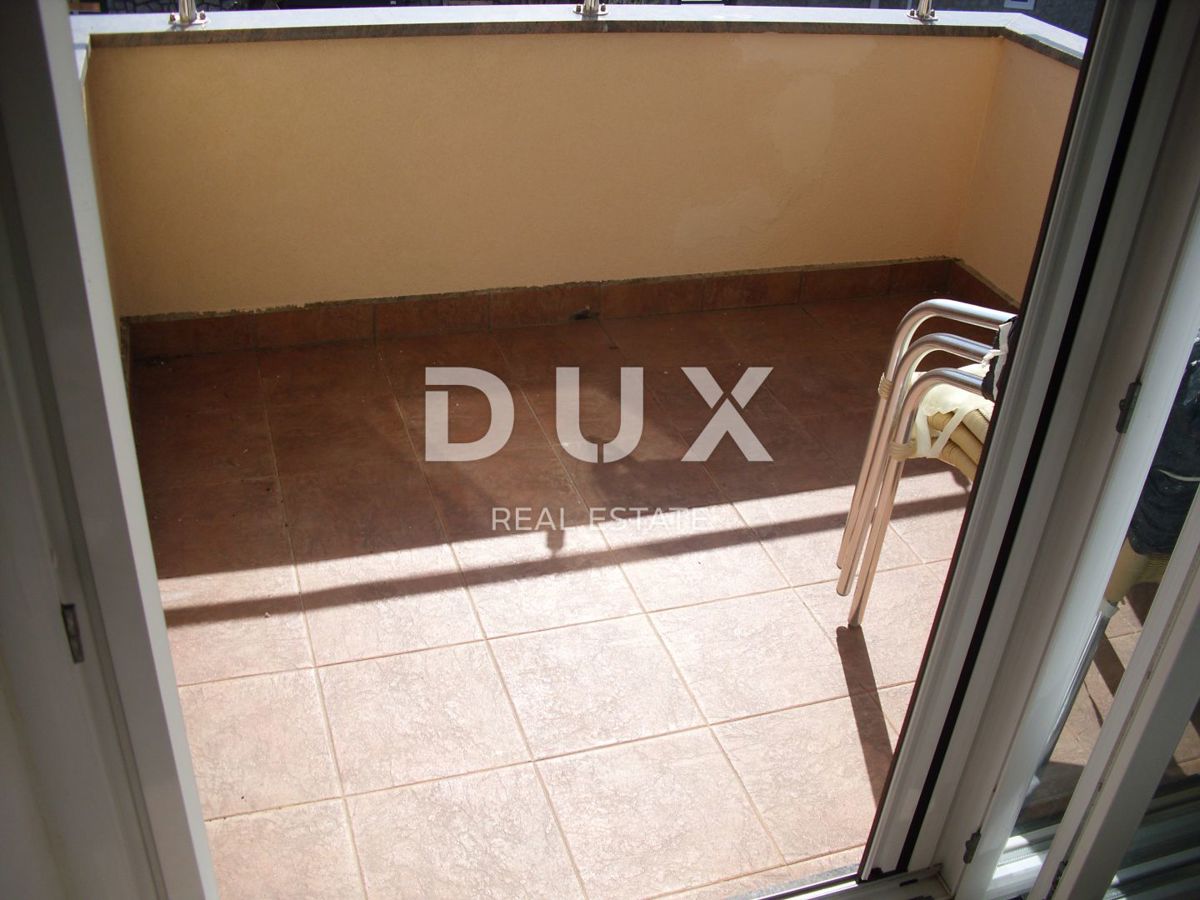 ISOLA DI KRK, CITTÀ DI KRK - Appartamento 2 camere da letto + soggiorno con giardino 53 m2