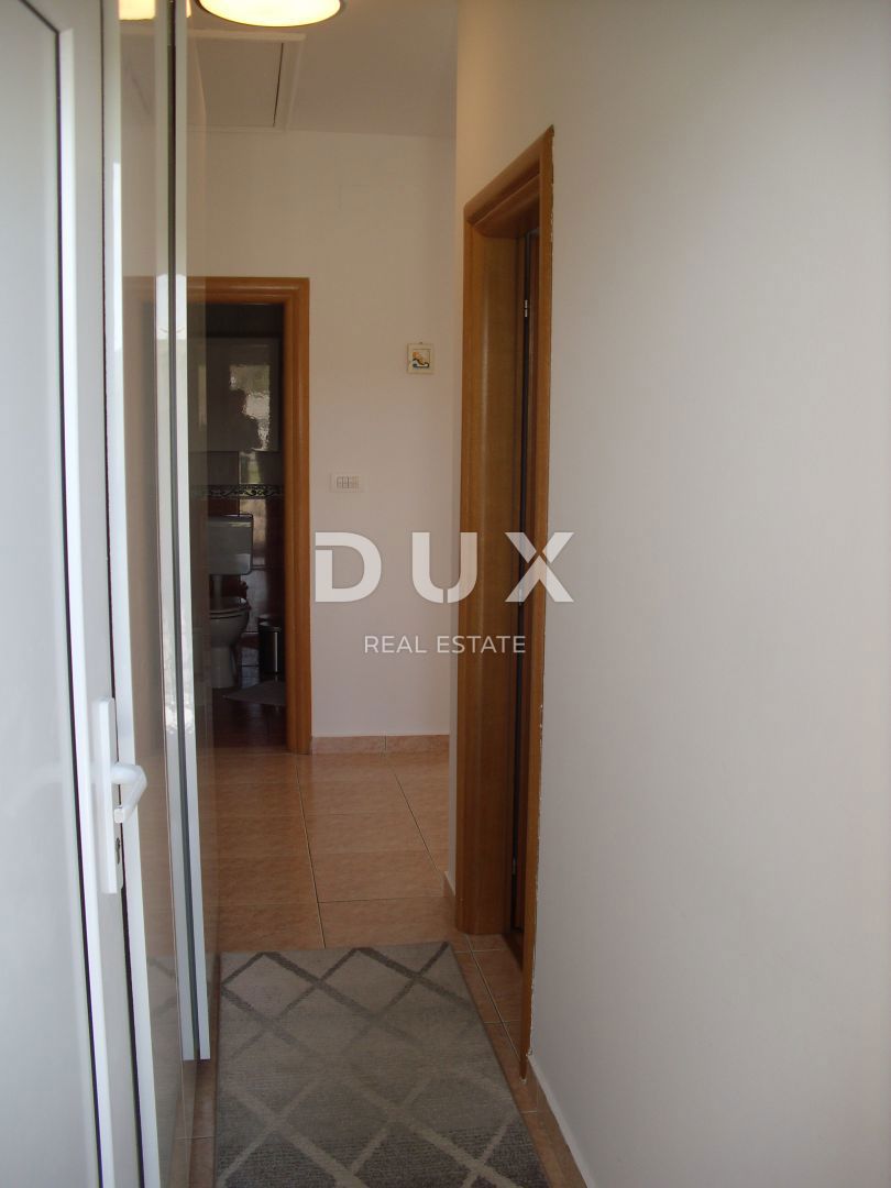 ISOLA DI KRK, CITTÀ DI KRK - Appartamento 2 camere da letto + soggiorno con giardino 53 m2