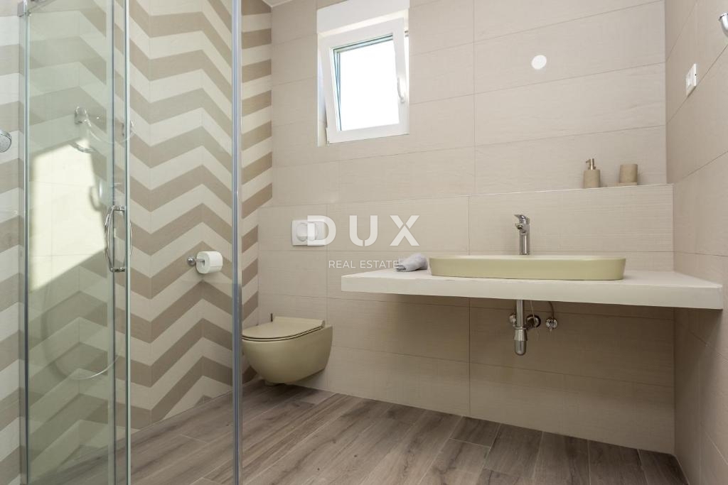 ISOLA DI PAG, NOVALJA - Investimento top: villa di lusso con piscina e vista mare