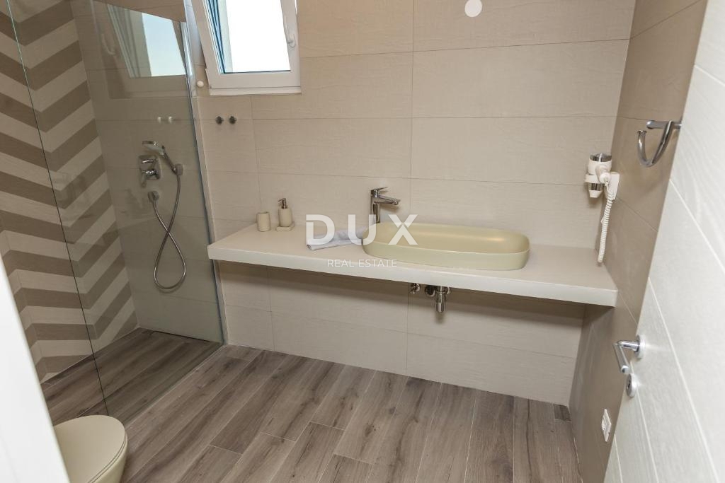 ISOLA DI PAG, NOVALJA - Investimento top: villa di lusso con piscina e vista mare