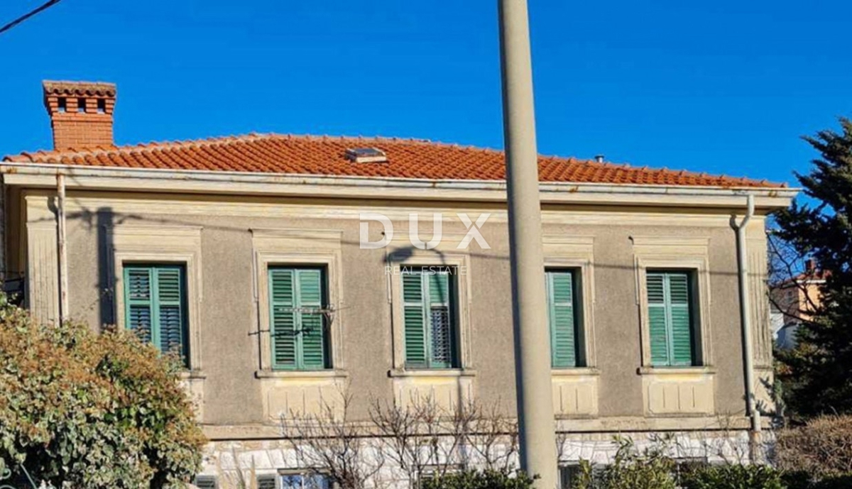 RIJEKA, SUŠAK - APPARTAMENTO CON 3 CAMERE DA LETTO+SOGGIORNO, 89m2, DA RISTRUTTURARE!