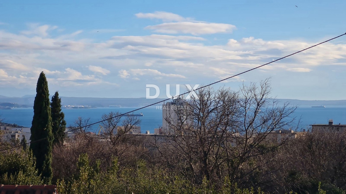 RIJEKA, SUŠAK - APPARTAMENTO CON 3 CAMERE DA LETTO+SOGGIORNO, 89m2, DA RISTRUTTURARE!