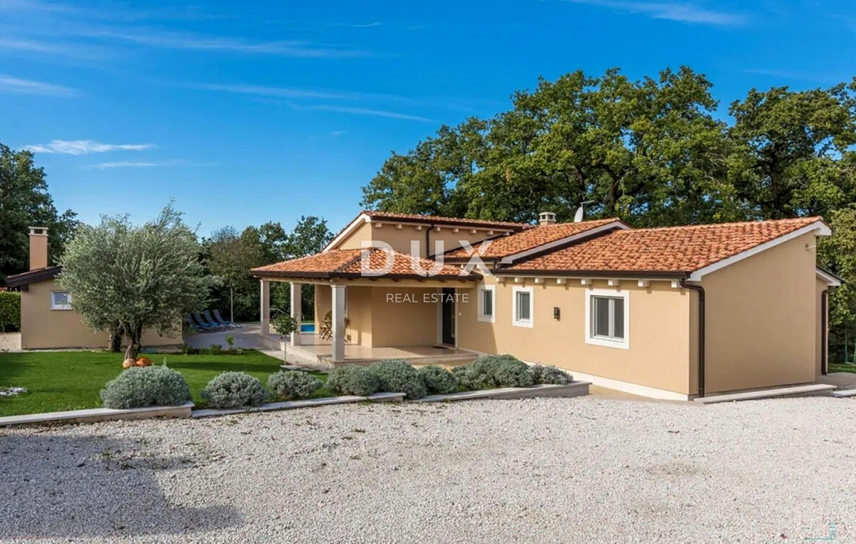 ISTRIA, TINJAN - Casa con piscina ai margini del villaggio