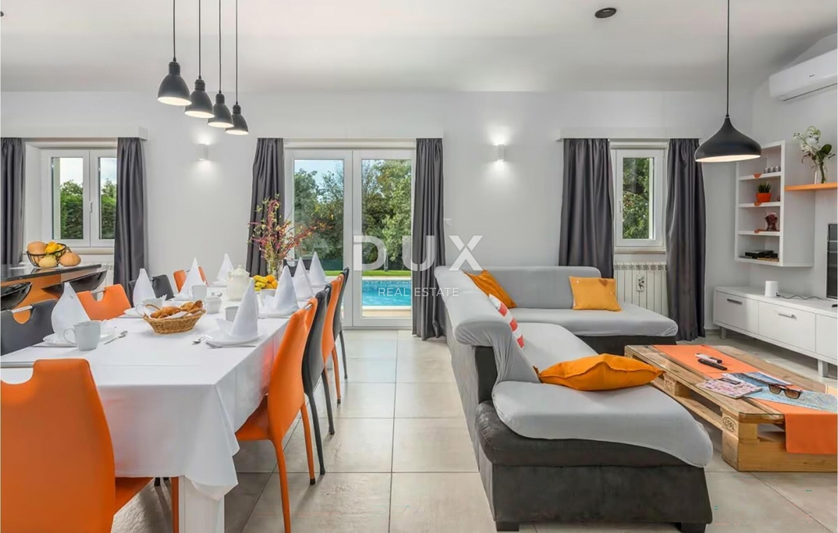 ISTRIA, TINJAN - Casa con piscina ai margini del villaggio