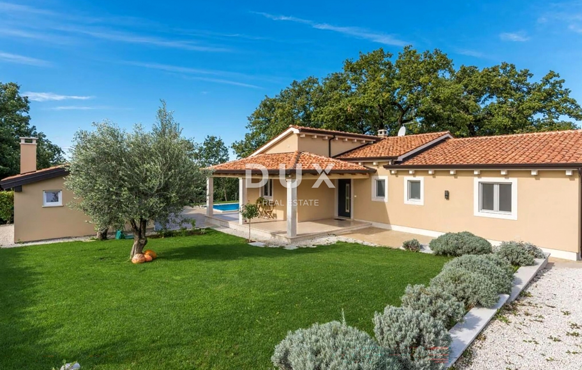 ISTRIA, TINJAN - Casa con piscina ai margini del villaggio
