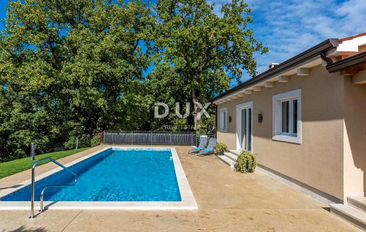 ISTRIA, TINJAN - Casa con piscina ai margini del villaggio