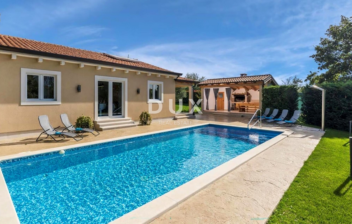 ISTRIA, TINJAN - Casa con piscina ai margini del villaggio