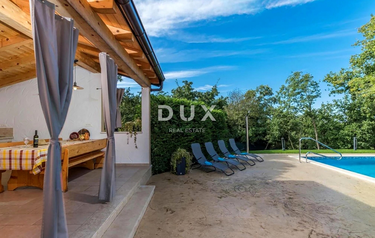 ISTRIA, TINJAN - Casa con piscina ai margini del villaggio