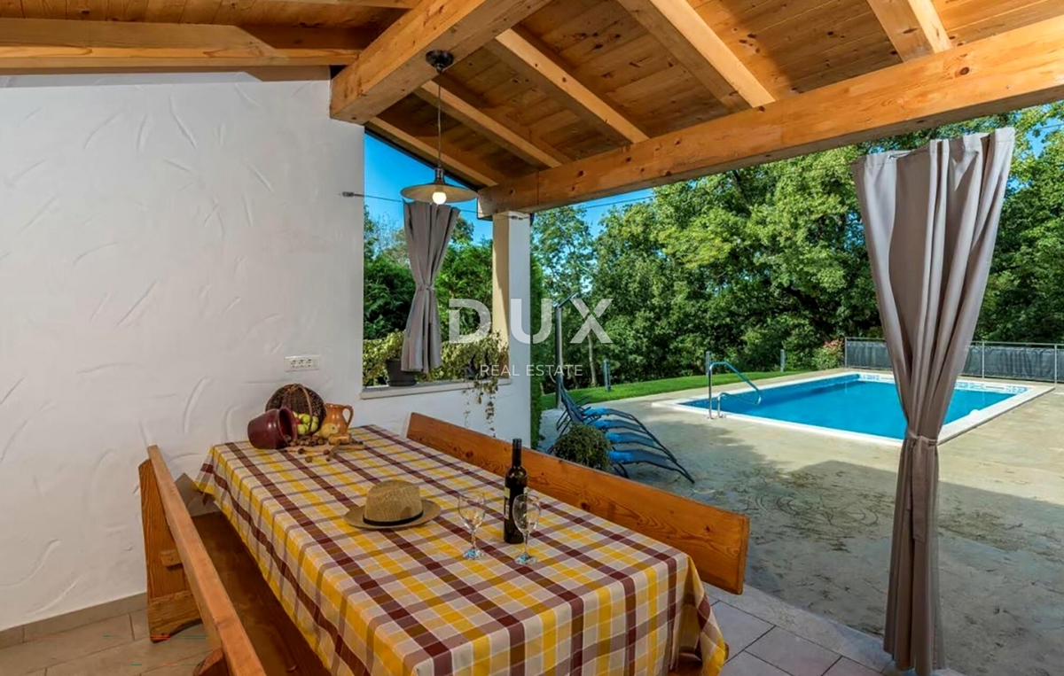 ISTRIA, TINJAN - Casa con piscina ai margini del villaggio