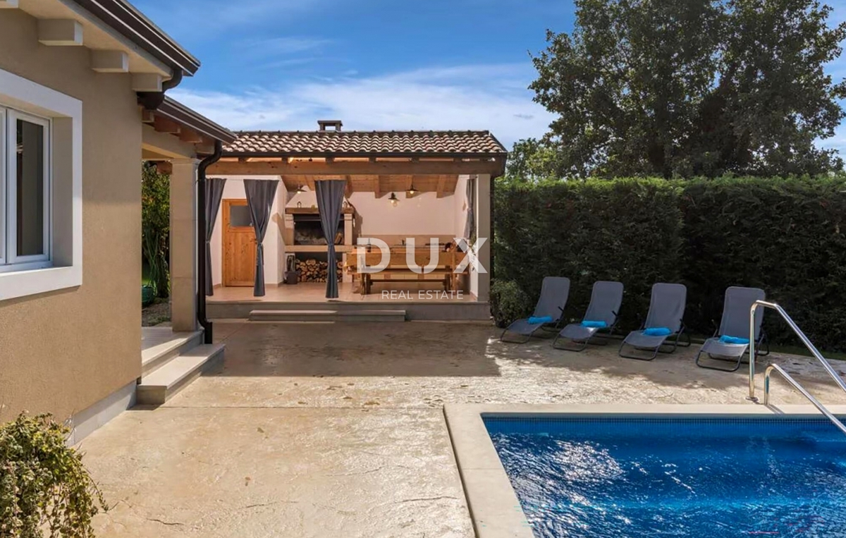 ISTRIA, TINJAN - Casa con piscina ai margini del villaggio